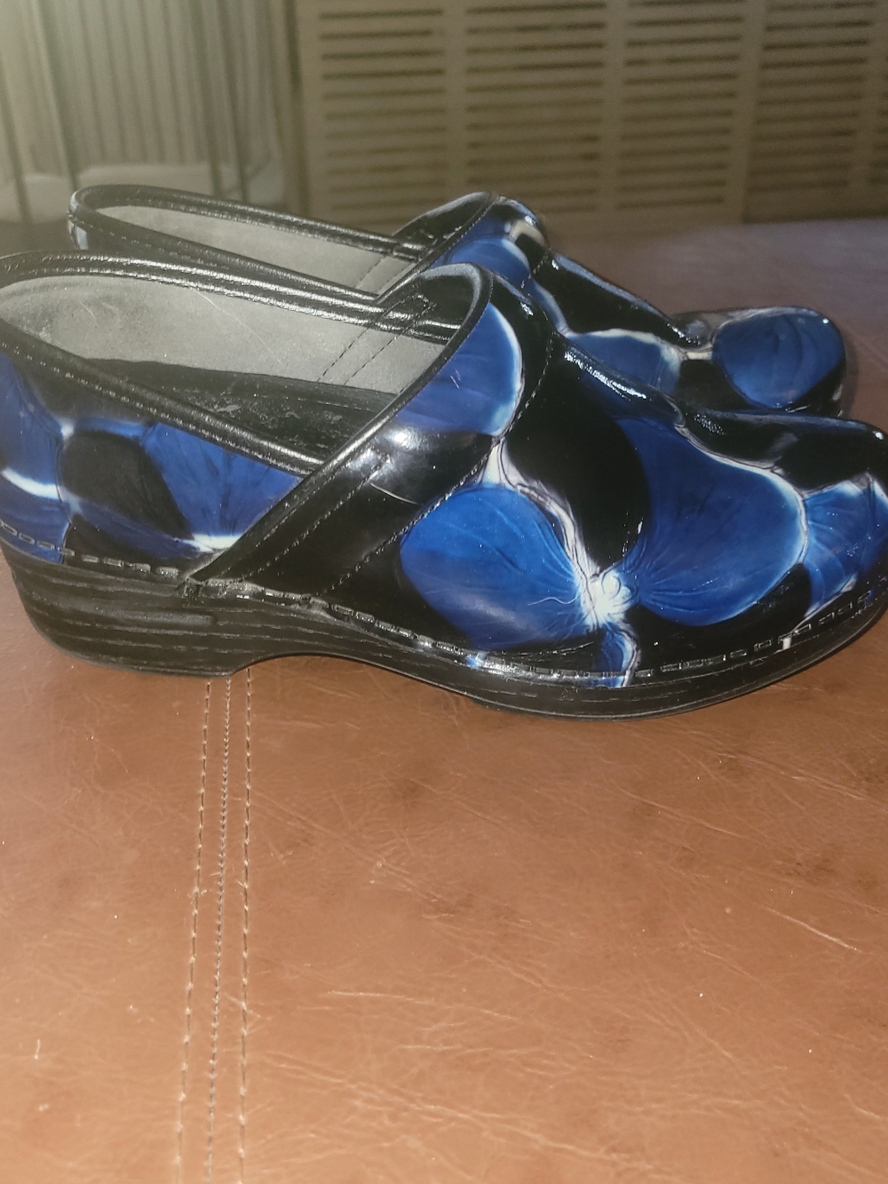Dansko Blue & Black Marbled Patent Leather Clog Nursing Shoes Sz 38 Size 7.5 - Picture 4 of 11